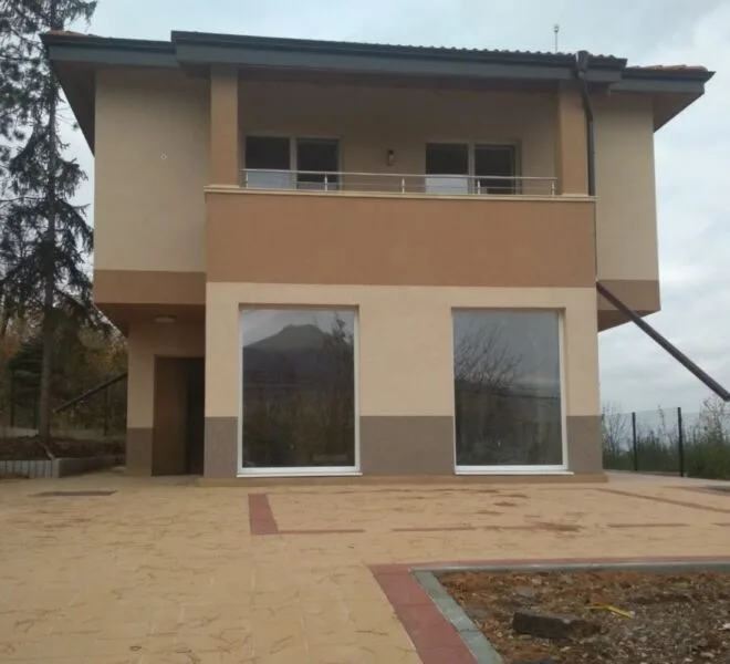Жилищна сграда · Банкя